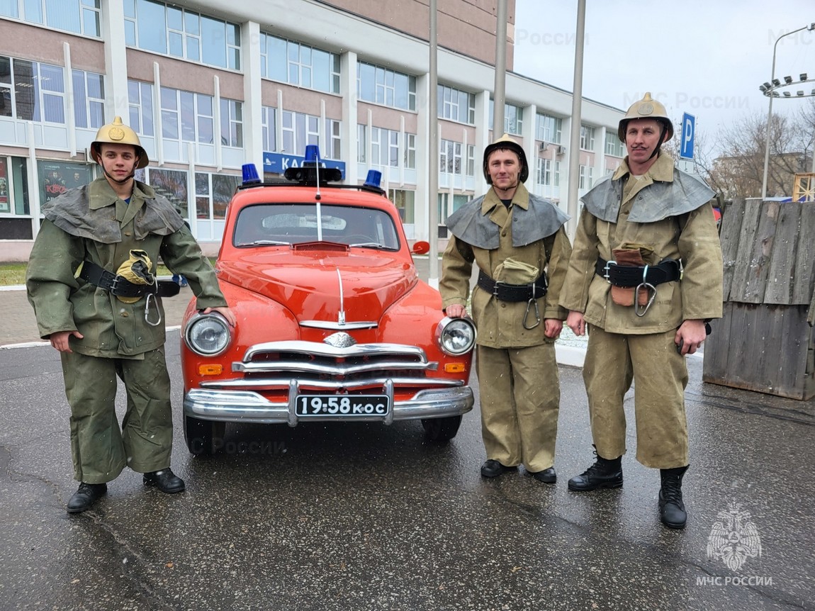 В Костроме коллекция раритетной пожарной техники пополнилась уникальным  экспонатом | Новости портала ВДПО.рф